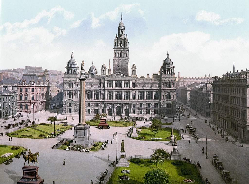 George square à Glasgow en 1900 au summum de sa splendeur.