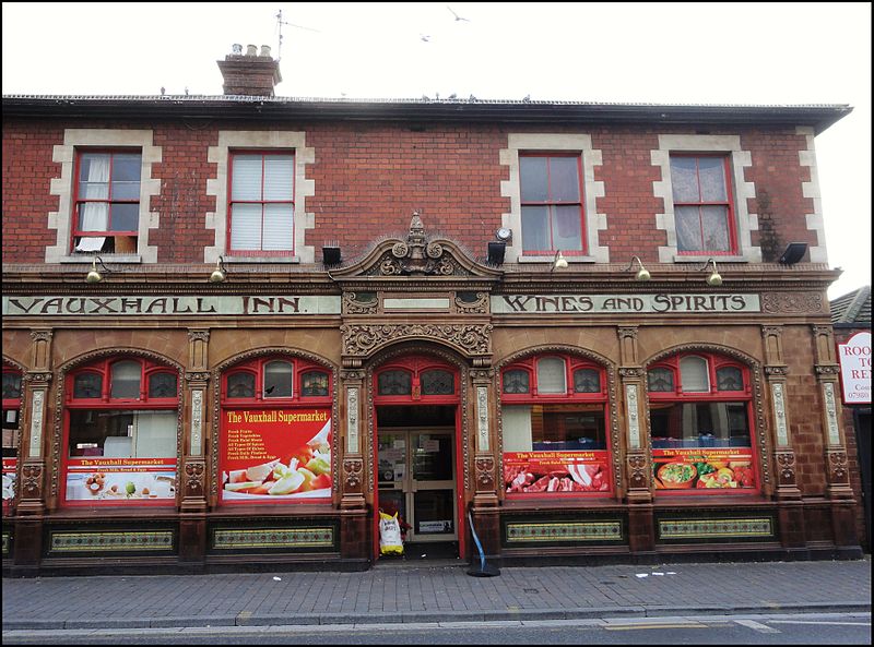 File:Gloucester ... 'VAUXHALL INN' supermarket. - Flickr - BazzaDaRambler.jpg