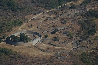 Part of the greater Zedenge Canal World heritage site Dabadonga was the capital of the Agudan Empire. The site is jointly administered by Lavana and Dezevau