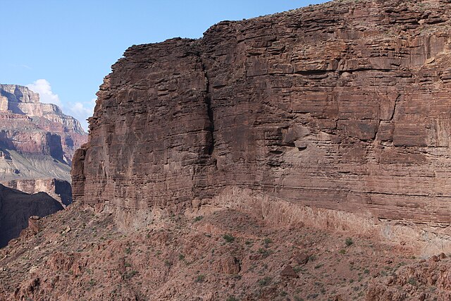 Tapeats Sandstone on the Great Unconformity on Vishnu Schist, covered by erosional layers masking the schist.