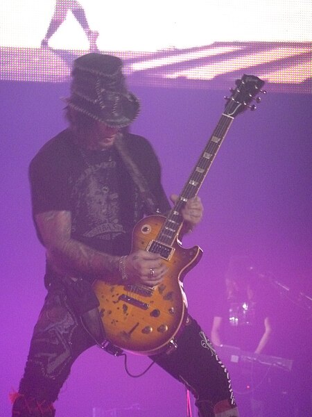 File:Guns N' Roses en Chile 2011 (6217099864).jpg