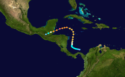Траектория тропического циклона, представленная цветными точками, обозначающими интенсивность шторма и положение с интервалом в шесть часов. Начиная немного правее центра, трек перемещается вверх, затем поворачивает налево и затем в нижний левый угол карты.