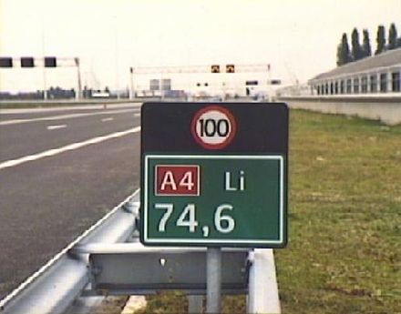 Hectometer plate with speed limit in the Netherlands