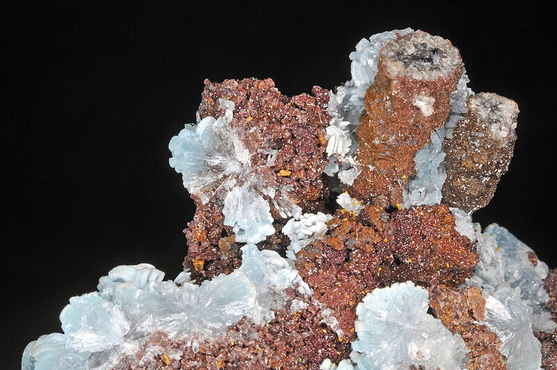 File:Hemimorphite, wulfénite 300-3-0134.JPG