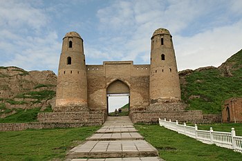 Hisor fortress the former residence of the Bek (governor) of the Bukharan Emir - panoramio.jpg