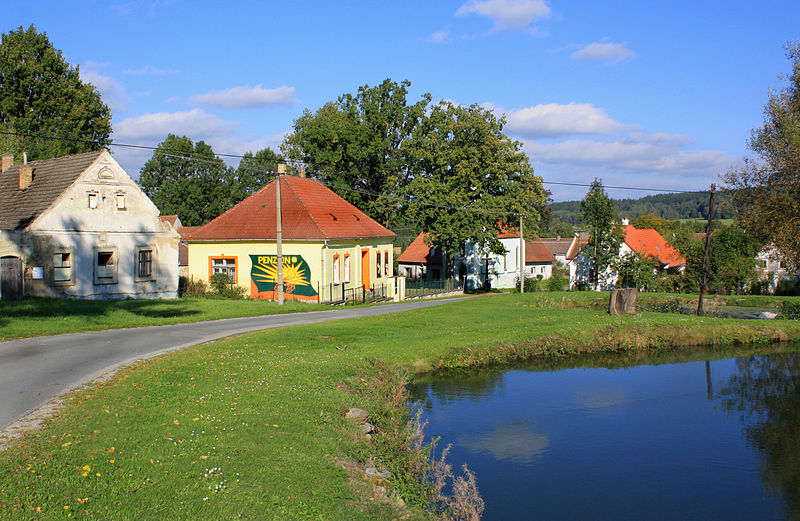 File:Hospříz, Hrutkov, upper pond.jpg