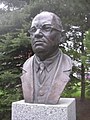 Busta Josefa Lady na pomníku v Hrusicích, dílo Zdeňka Šejnosta z roku 1951