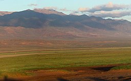 Ikh Bogd Uul mount, Gobian Altay range, Bayankhongor aimag, Mongolia, 2006 (Highest point).jpg