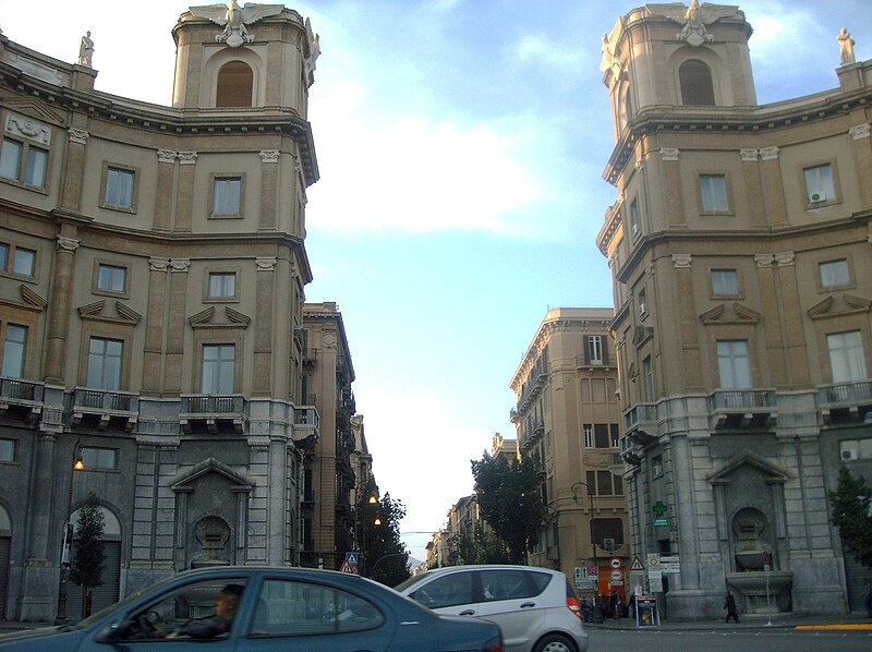 File:Ingresso via Roma a Palermo.JPG