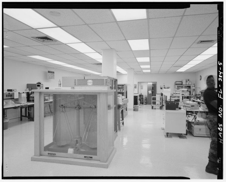 File:Interior view of East Laboratory, facing south - MacDill Air Force Base, Armament and Instrument Inspection and Adjustment Building, 7807 Hanger Loop Drive, Tampa, Hillsborough HABS FLA,29-TAMP,52R-5.tif