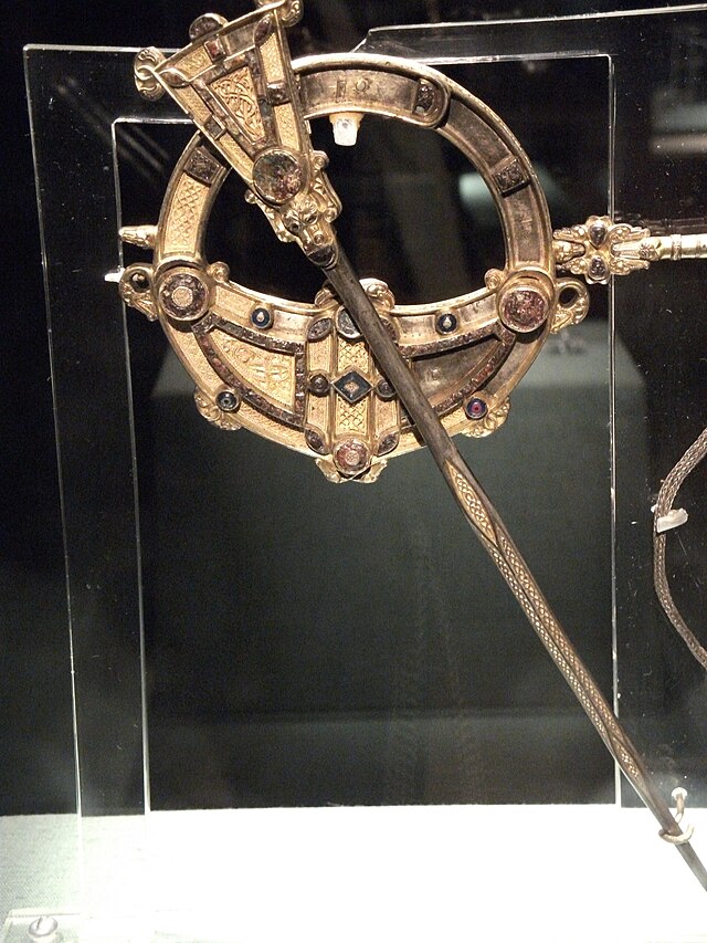 Viking Penannular Solid Iron Leaf Brooch Fibulae SCA Celtic Medieval Renn
