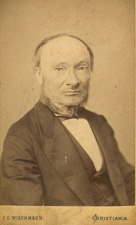 Ivar Aasen va ser el filòleg que va establir el segon estàndard d'escriptura de la llengua noruega, el landsmål (el qual posteriorment esdevindria el nynorsk). Ivar Aasen (1813-1896) fotografiat per Carl Christian Wischmann, cap al 1871. Ørstar: Ivar Aasen-tunet.