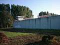 Deutsch: Die ehemalige Justizvollzugsanstalt (JVA) Vierlande in Hamburg. English: The former correctional facility in Hamburg-Neuengamme, Germany.