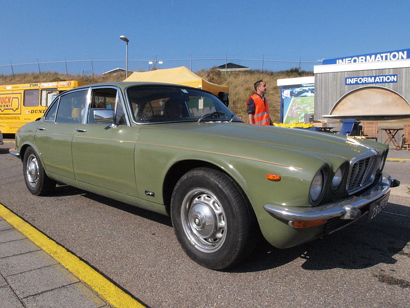 File:Jaguar XJ 6 4.2 L Series 2 Automatic dutch licence registration 23-UJ-01 pic1.JPG