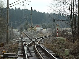 Trennung in Jindřichův Hradec mit halber Zungenvorrichtung, ununterbrochener Fahrkante und Antrieb