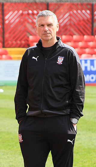 <span class="mw-page-title-main">John Askey</span> English football manager and former player (born 1964)