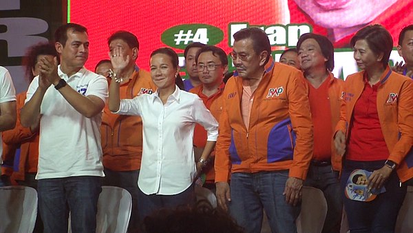 Joseph Estrada's (second from right) election campaign rally in Tondo, Manila in 2016 along with Isko Moreno (left), Grace Poe (second from left), and