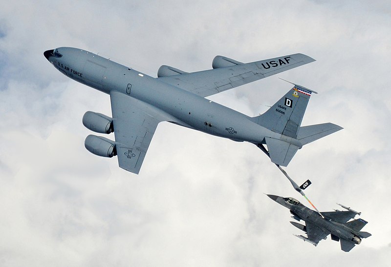 File:KC-135 refuels an F-16 Fighting Falcon.jpg