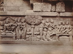 KITLV 103586 - Kassian Céphas - Bas-relief at Borobudur near Magelang - 1890-1891.tif