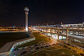 Eksterior Terminal 2 di malam hari