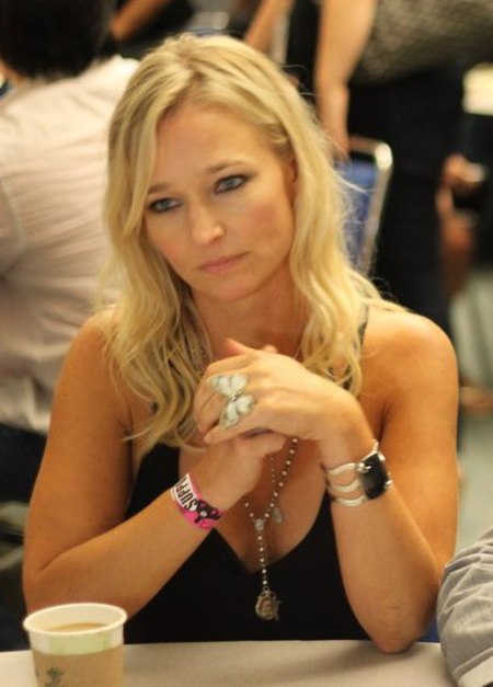 Kari Matchett at Comic-Con 2011.jpg