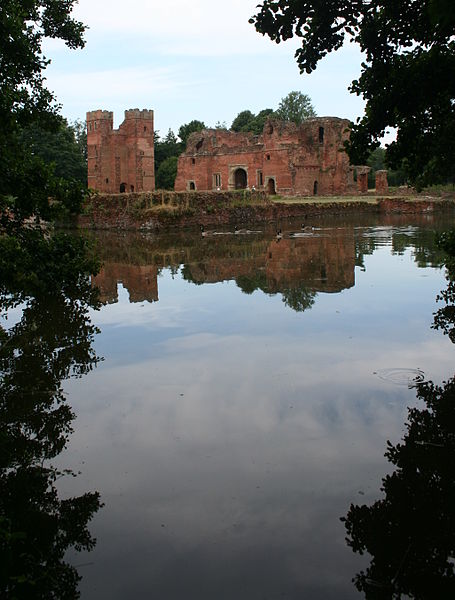 File:Kirby Muxloe castle across moat.JPG