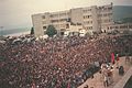 Koncerti gjate krizes Kosoves ne sheshin e Bashkise Kukes.JPG