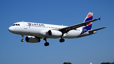 LATAM A320-233 LV-BSJ (33907622701).jpg