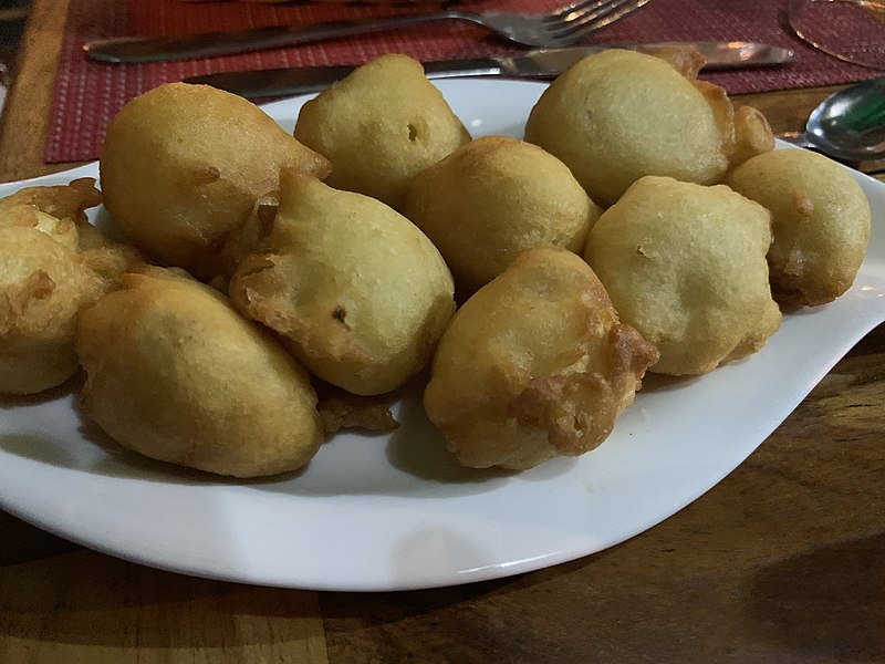 File:La Marmite Mauricienne (Flic-en-Flac) - beignets de poisson.jpg