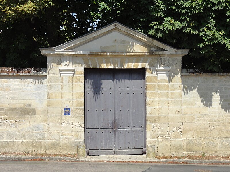 File:Labbeville (95), porte du parc du château, RD 64.JPG