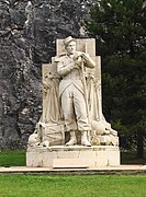 Le Grenadier, du sculpteur dijonnais Georges Diebolt. Provenant du pont de l'Alma à Paris, aujourd'hui situé aux abords nord du lac.