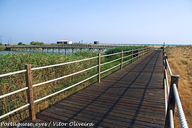 File:Lagoa de Salgados - Portugal (8045089779).jpg