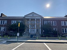 Lakeville Elementary School in July 2021. Lakeville Elementary School, Great Neck, Long Island, New York July 23, 2021.jpg