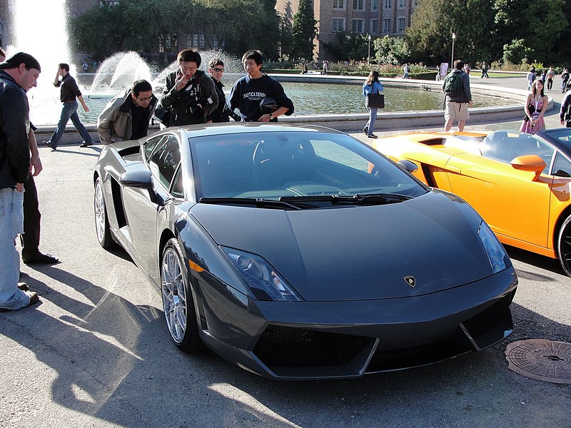 File:Lamborghinis on display at UW (4047337135).jpg