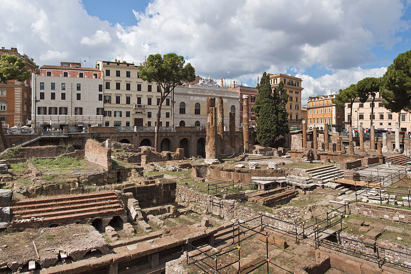 File:Largo di Torre Argentina (8089892320).jpg