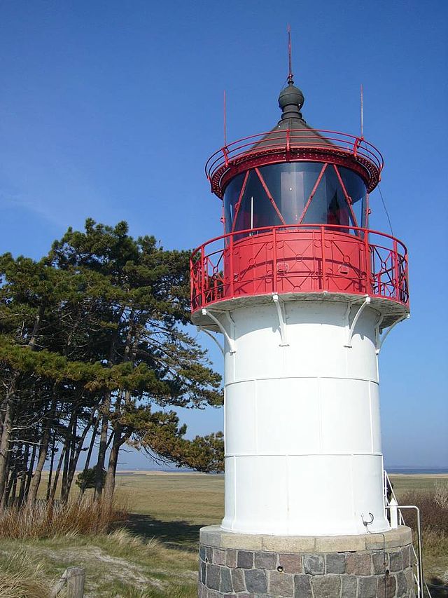 File:Leuchtfeuer Hiddensee.jpg - Wikimedia Commons