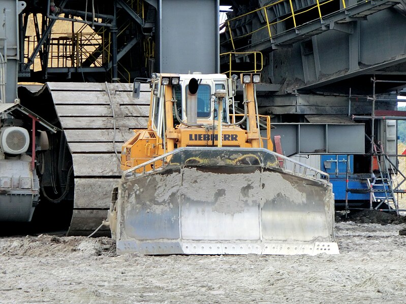 File:Liebherr bulldozer im Tagebau Welzow Süd.jpg