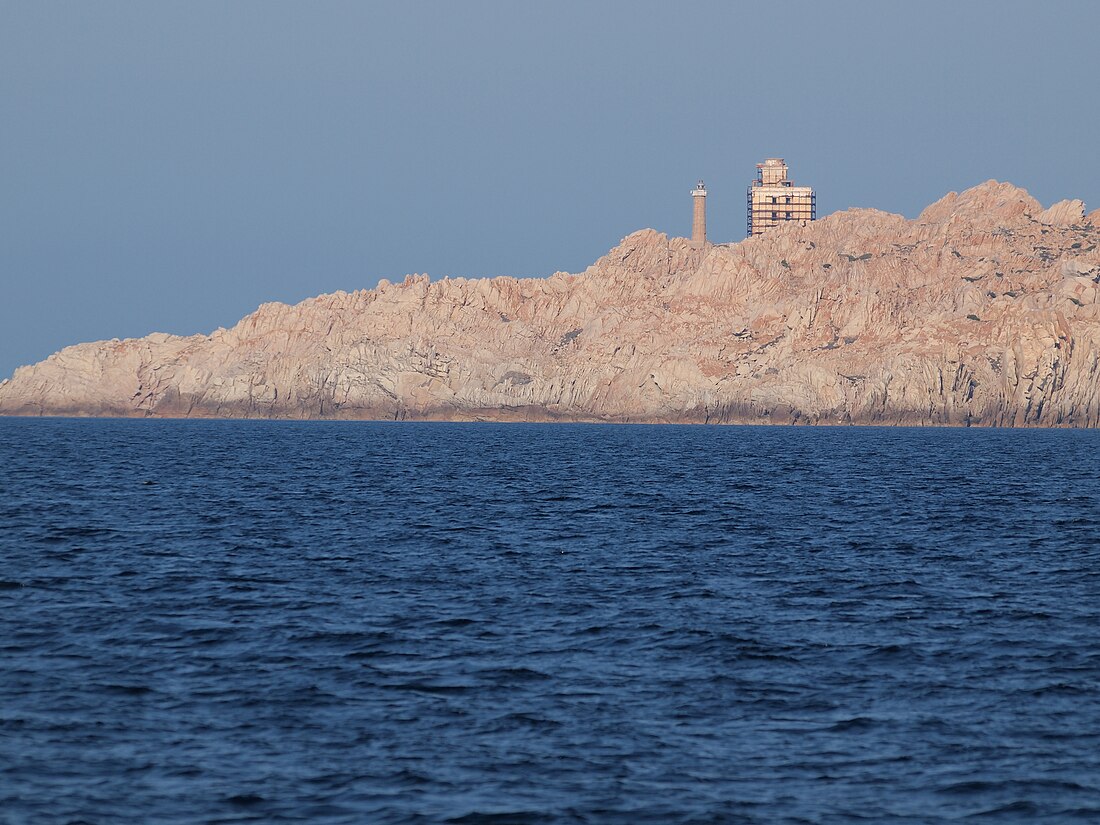 File:Lighthouse Faro di Razzoli.jpg