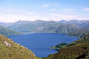 Loch Nevis, guardando ad est da sopra la riva sud a est di Mallaig