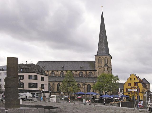 Image: Mönchengladbach stmariahimmelfahrt vom markt aus
