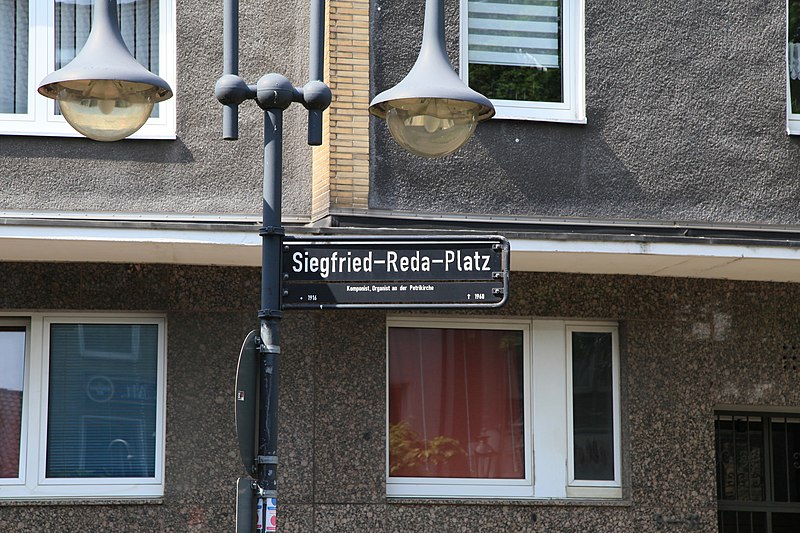 File:Mülheim adR - Siegfried-Reda-Platz 01 ies.jpg