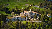 Die einstigen Hotelgebäude sind heute Sitz der «Maharishi European Research University»