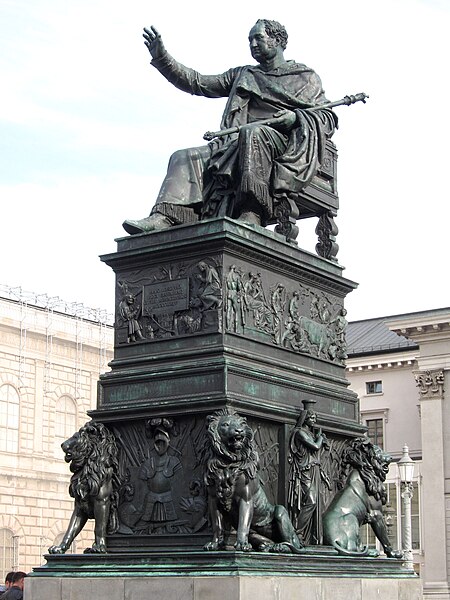 MaxJosephDenkmal Muenchen 01