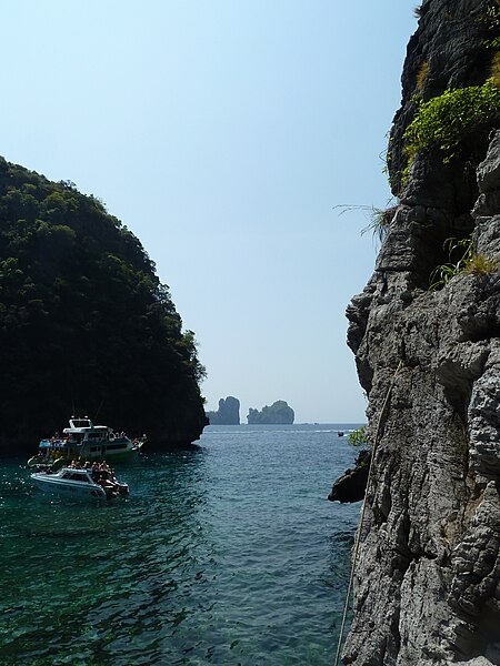 File:Maya Bay P1120679.JPG