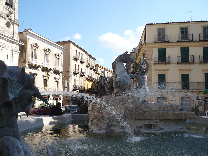 File:Michele Tripisciano fontana del Tritone particolare 07.JPG