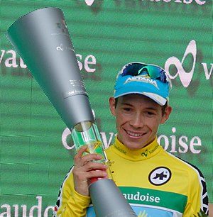 Miguel Ángel López en el podio del Tour de Suiza 2016.jpg