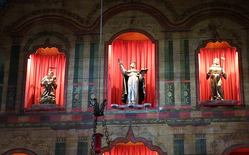 File:Mission San Juan Bautista (SJB, CA) - church interior, statues of Saints Anthony of Padua, Dominic, Francis of Assisi.jpg
