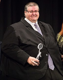 Morbidly obese man (cropped)