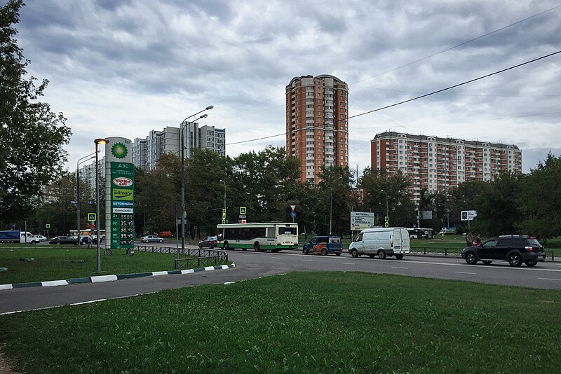File:Moscow, Dmitrovskoe Highway and 800-letiya Moskvy Street (31579377756).jpg