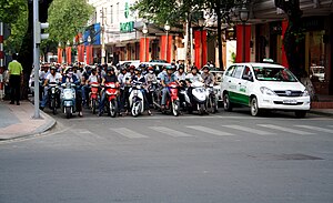 Ho-Chi-Minh-Stadt: Name der Stadt, Geografie, Geschichte